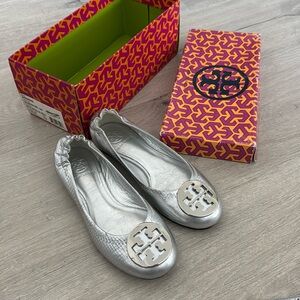 Tory Burch Girls Silver Reva Ballet Flats